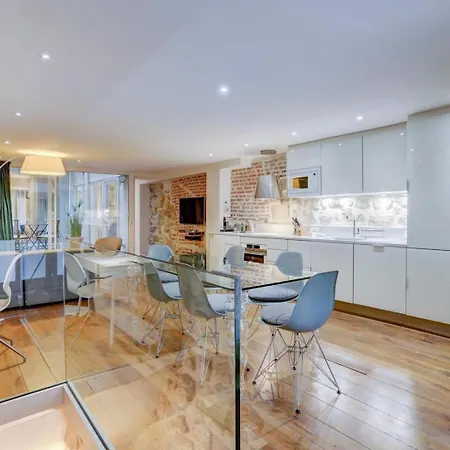 Appartamento Jardin Prive - Gorgeous 3 Bed House In Le Marais Parigi
